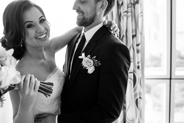 Очаровательная пионовая свадьба Антона и Ольги, встреча жениха и невесты