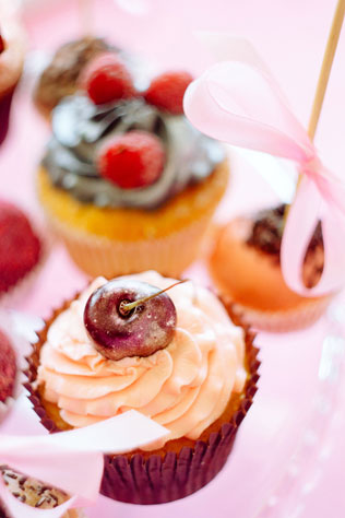 Очаровательная пионовая свадьба Антона и Ольги, сладкий стол