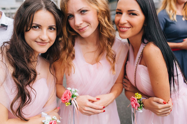 Очаровательная пионовая свадьба Антона и Ольги, подружки невесты