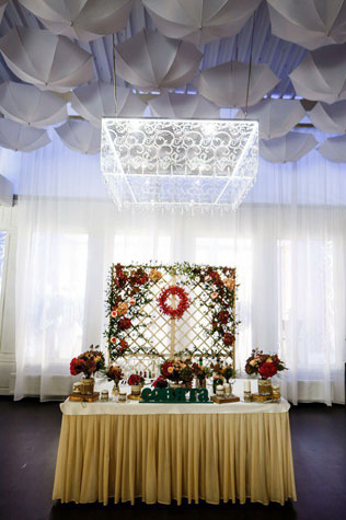 Окрыленные любовью, стол молодоженов