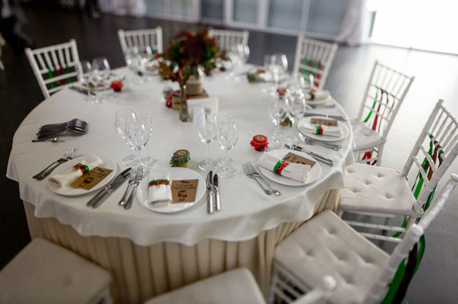 Окрыленные любовью, сервировка стола