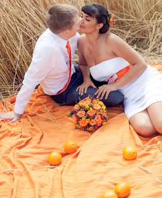 апельсиновая свадьба, жених и невеста