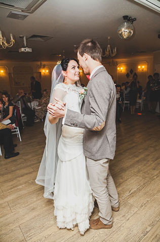 осенняя свадьба, танец молодоженов