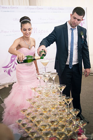 павлинья свадьба, пирамида из шампанского