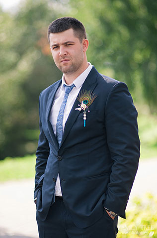 павлинья свадьба, жених