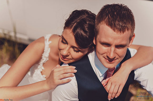 Пионовая свадьба Александры и Константина, фотосессия жениха и невесты