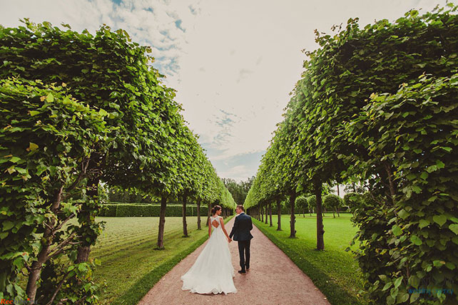 Пионовая свадьба Александры и Константина, фотосессия жениха и невесты