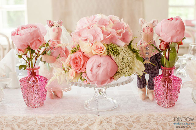 Пионовая свадьба Александры и Константина, декор свадьбы живыми цветами