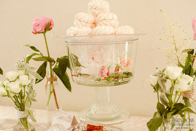 Пионовая свадьба Александры и Константина, зефир на сладком столе