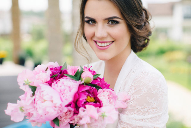 Под парусом мечты, невеста с букетом