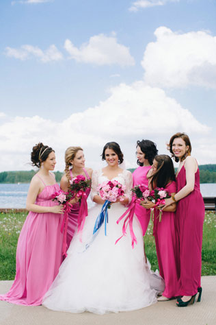 Под парусом мечты, невеста с подружками