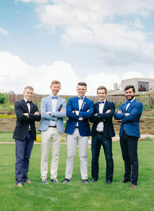 Под парусом мечты, жених с друзьями 