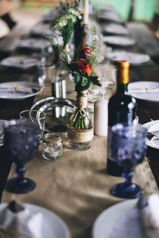 Под проливным дождем, сервировка стола