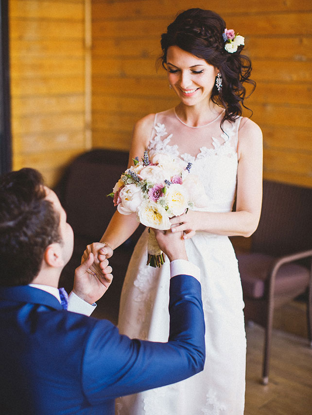 Очарование Прованса, лавандовая свадьба, встреча жениха и невесты