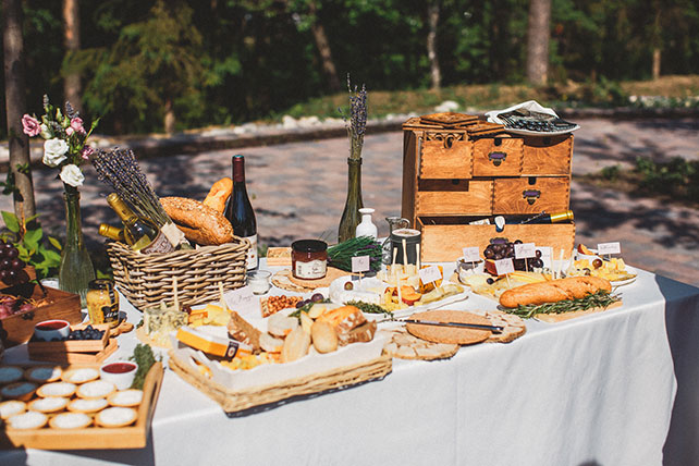 Очарование Прованса, лавандовая свадьба, сырно-винный стол