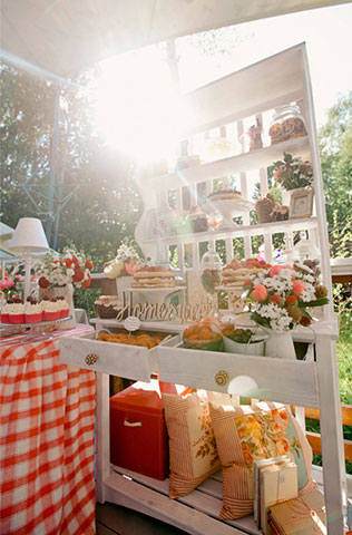 бело-красная летняя свадьба