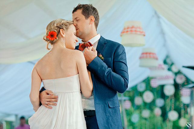 бело-красная летняя свадьба