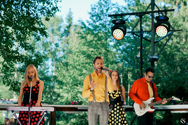 бело-красная летняя свадьба