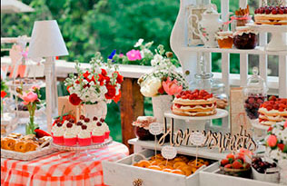 бело-красная летняя свадьба