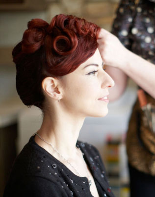 ретро-свадьба в стиле 1950-х, причёска и макияж невесты