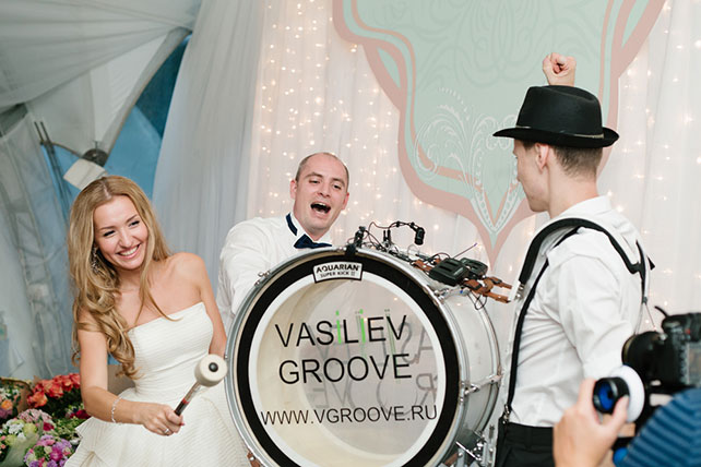 Романтическая свадьба на качелях, живая музыка