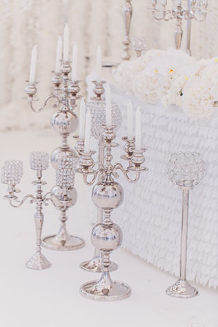 Роскошная белоснежная свадьба, подсвечники