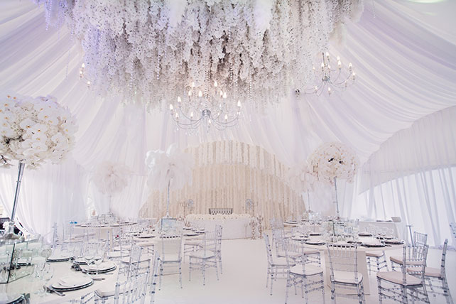 Роскошная белоснежная свадьба, свадебный шатер