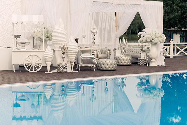 Роскошная белоснежная свадьба, мороженое для гостей