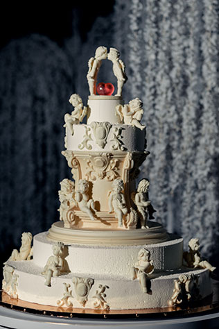 Роскошная белоснежная свадьба, свадебный торт