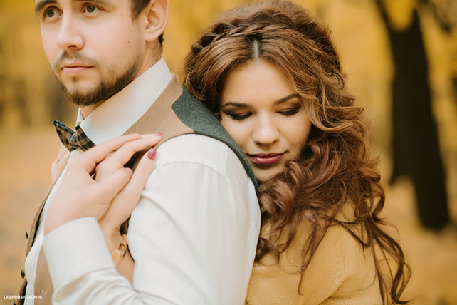 Винтажный шик, роскошная осенняя свадьба в лесу, фотосессия жениха и невесты