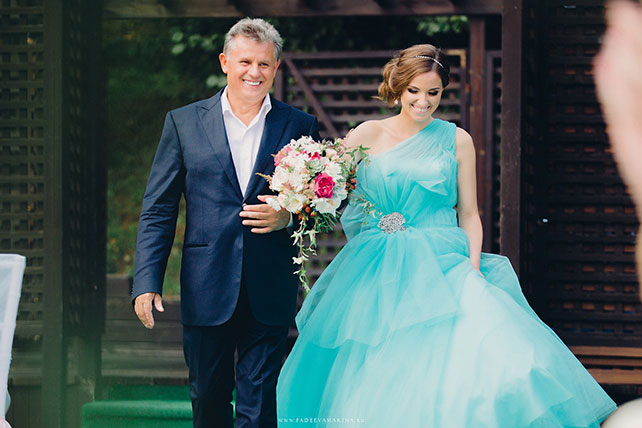 Русско-бразильская свадьба Яны и Арона, отец ведёт невесту