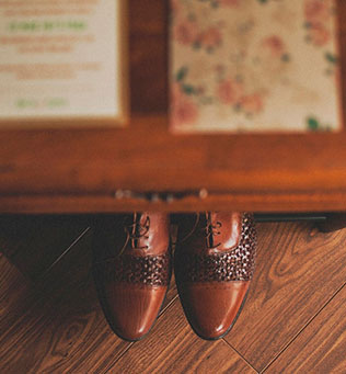 уютная свадьба в стиле рустик, бутоньерка жениха