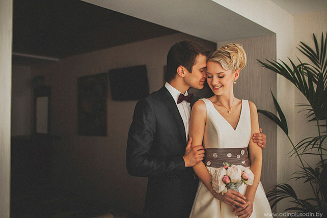 уютная свадьба в стиле рустик, жених и невеста