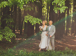 уютная свадьба в стиле рустик, невеста с отцом