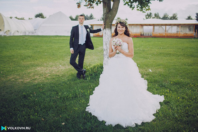 фотосессия жениха и невесты на поляне