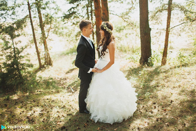 жених и невеста, фотосессия в лесу
