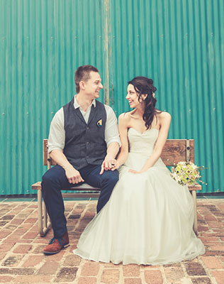 рустикальная свадьба с необычной фотосессией, жених и невеста