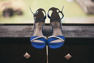 рустикальная свадьба на ранчо, туфли невесты