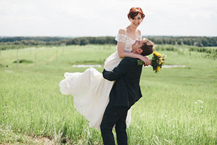 рустикальная свадьба на ранчо, фотосессия жениха и невесты