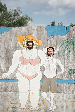 рустикальная свадьба на ранчо, фотосессия жениха и невесты