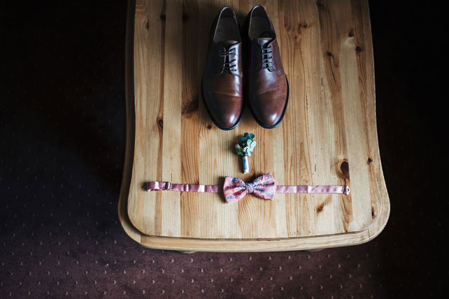 Рустикальная свадьба в пастельных тонах, аксессуары жениха