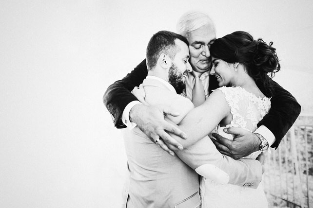 Рустикальная свадьба в пастельных тонах, невеста и жених с родителями