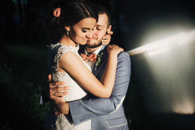 Рустикальная свадьба в пастельных тонах, ночная прогулка