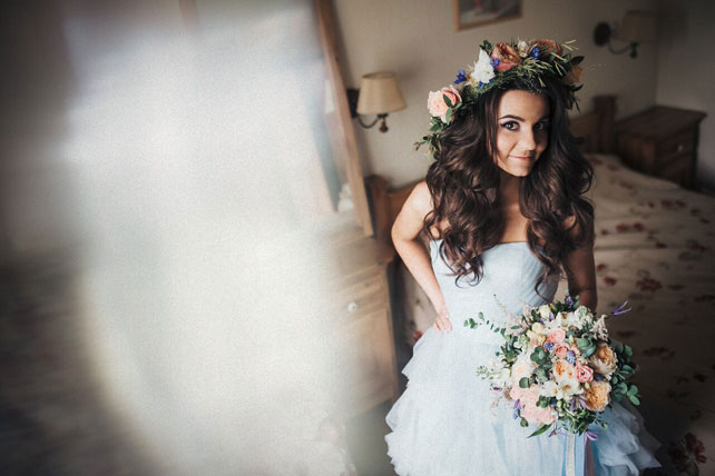 Рустикальная свадьба в пастельных тонах, невеста дома
