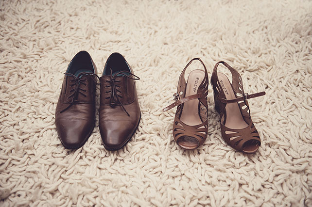 Рустикальная свадьба, туфли жениха и невесты