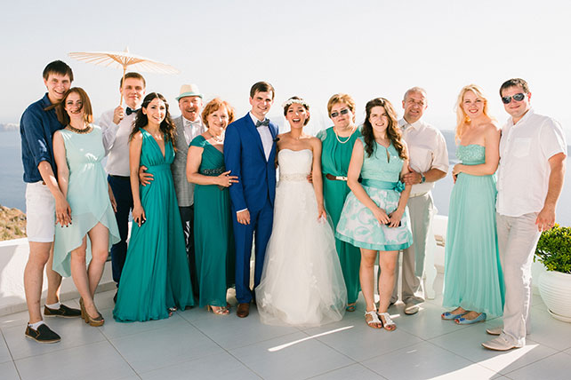Солнечная свадьба на острове Санторини, Александр и Александра, общее свадебное фото с гостями