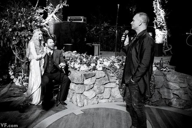 Сказочная свадьба в волшебном лесу, Стинг поёт на свадьбе Шона Паркера и Александры Ленас