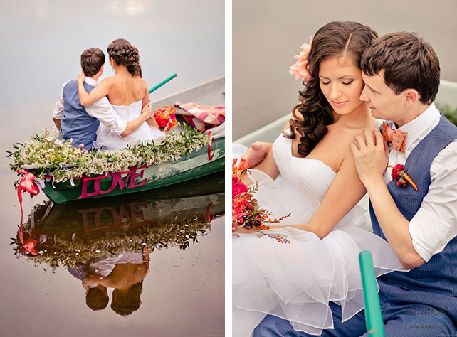 Красно-белая сердечная свадьба Дмитрия и Ольги, жених и невеста в лодке, украшенной цветами