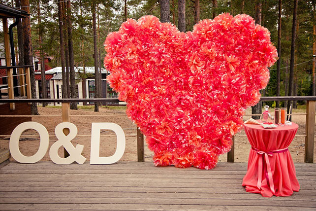 Красно-белая сердечная свадьба Дмитрия и Ольги, декор места бракосочетания, гигантское сердце