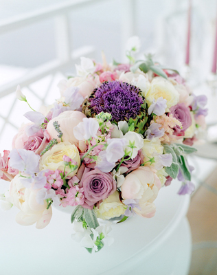 Цветы на столе